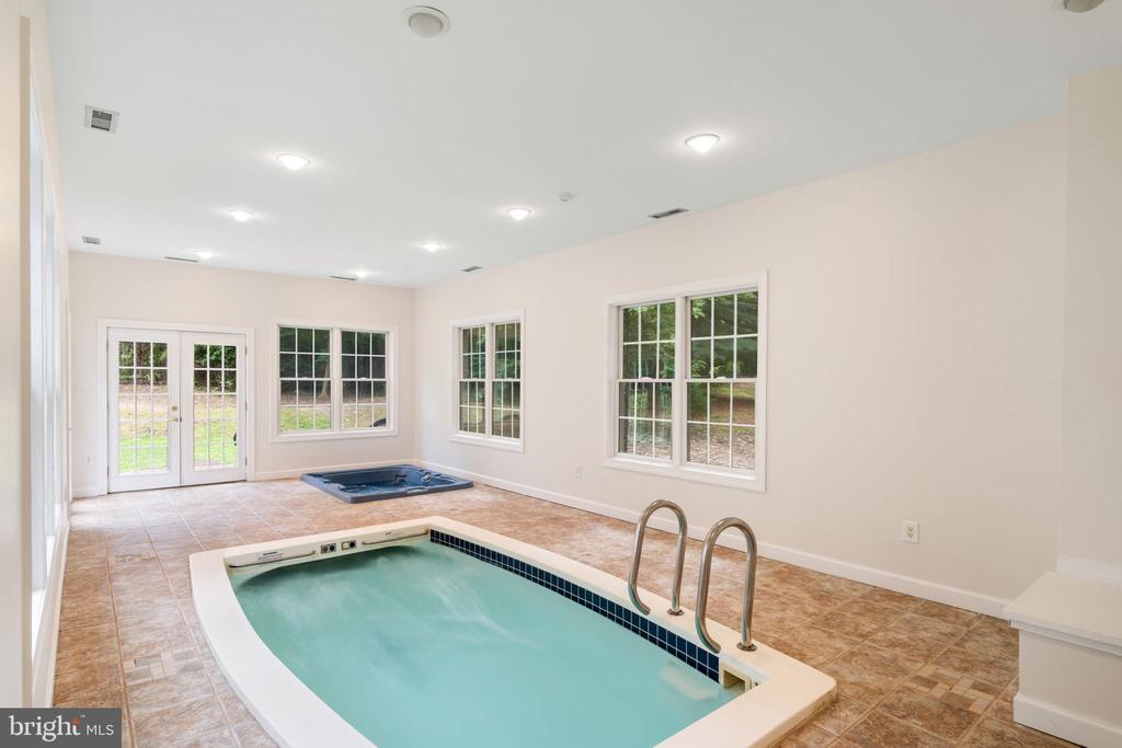 1109 WINDING DRIVE