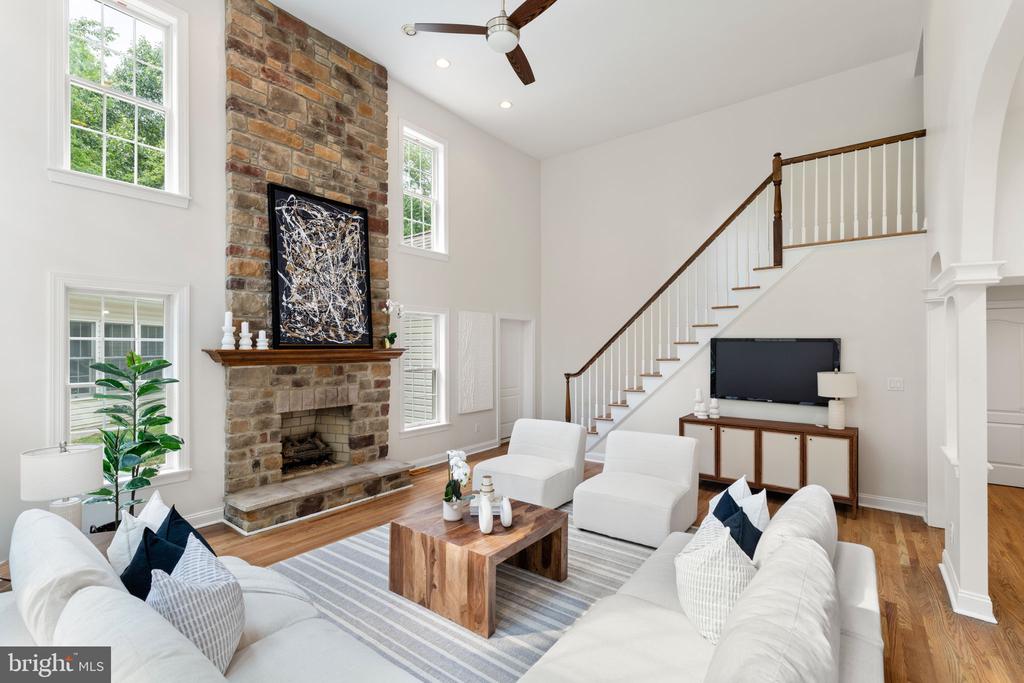 1109 WINDING DRIVE