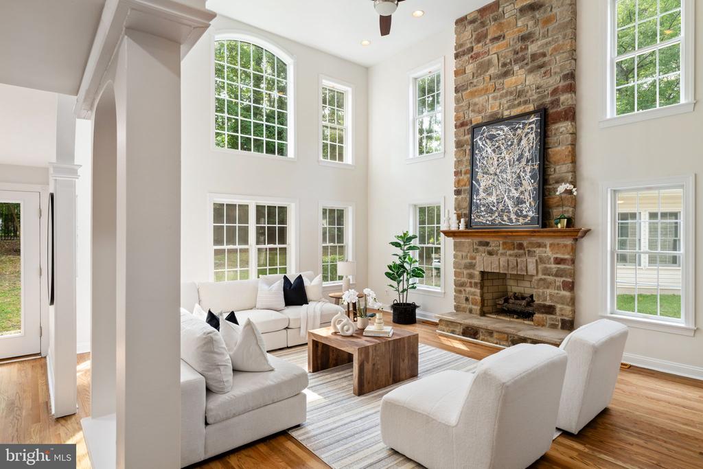 1109 WINDING DRIVE