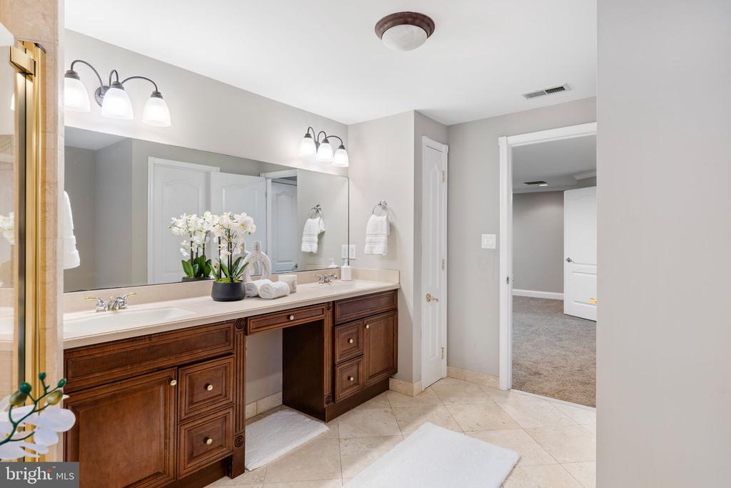 1109 WINDING DRIVE