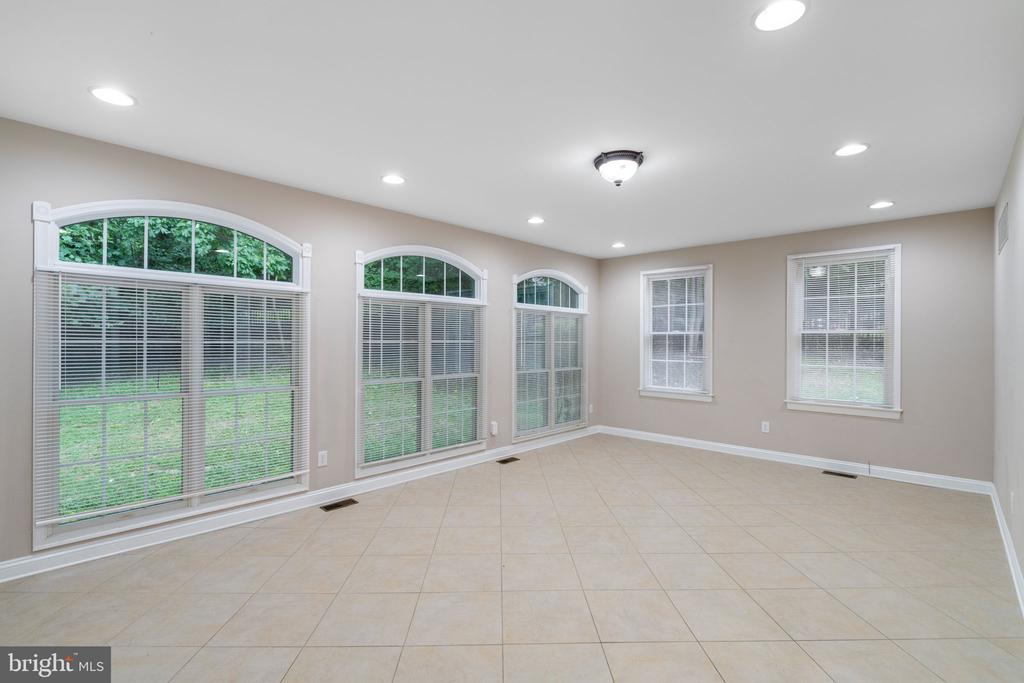 1109 WINDING DRIVE