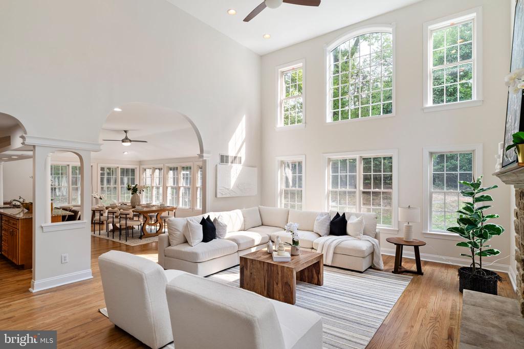 1109 WINDING DRIVE