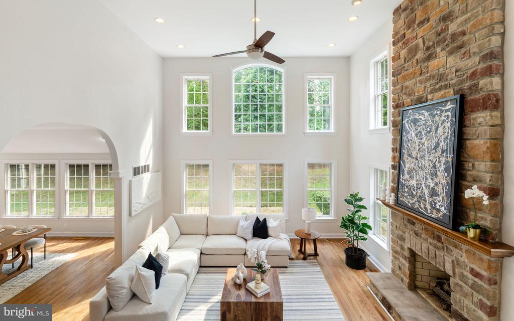 1109 WINDING DRIVE