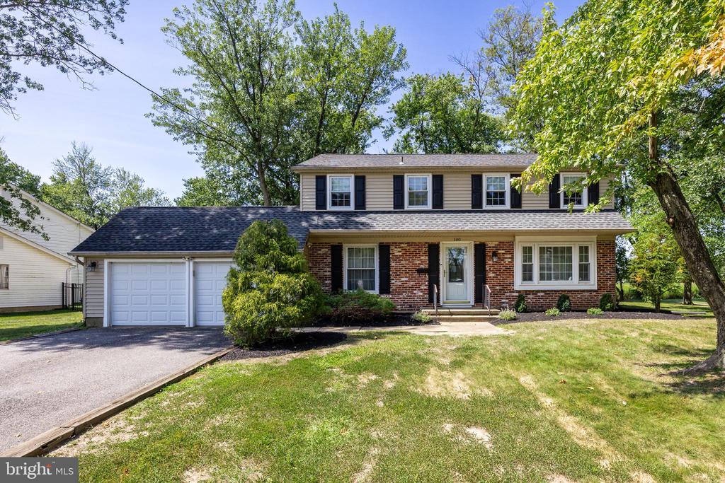 100 THORNHILL ROAD