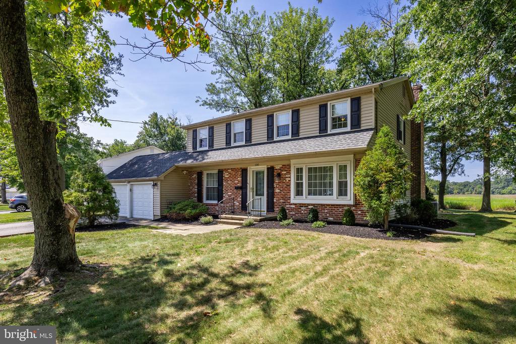 100 THORNHILL ROAD