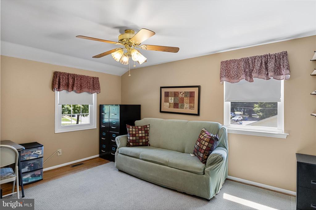 100 THORNHILL ROAD