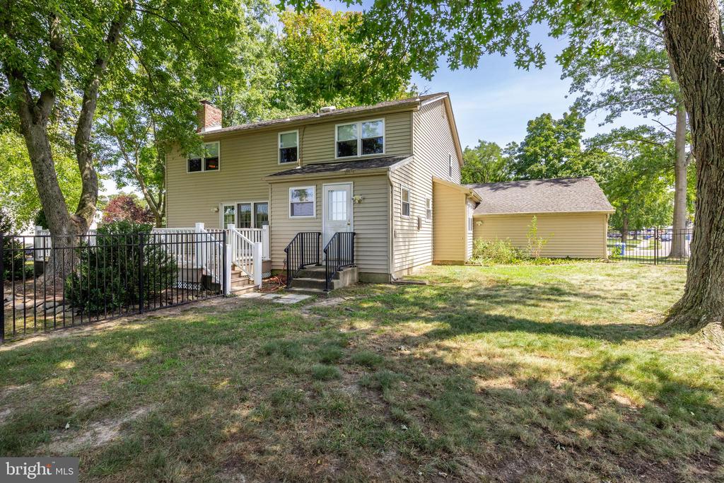 100 THORNHILL ROAD