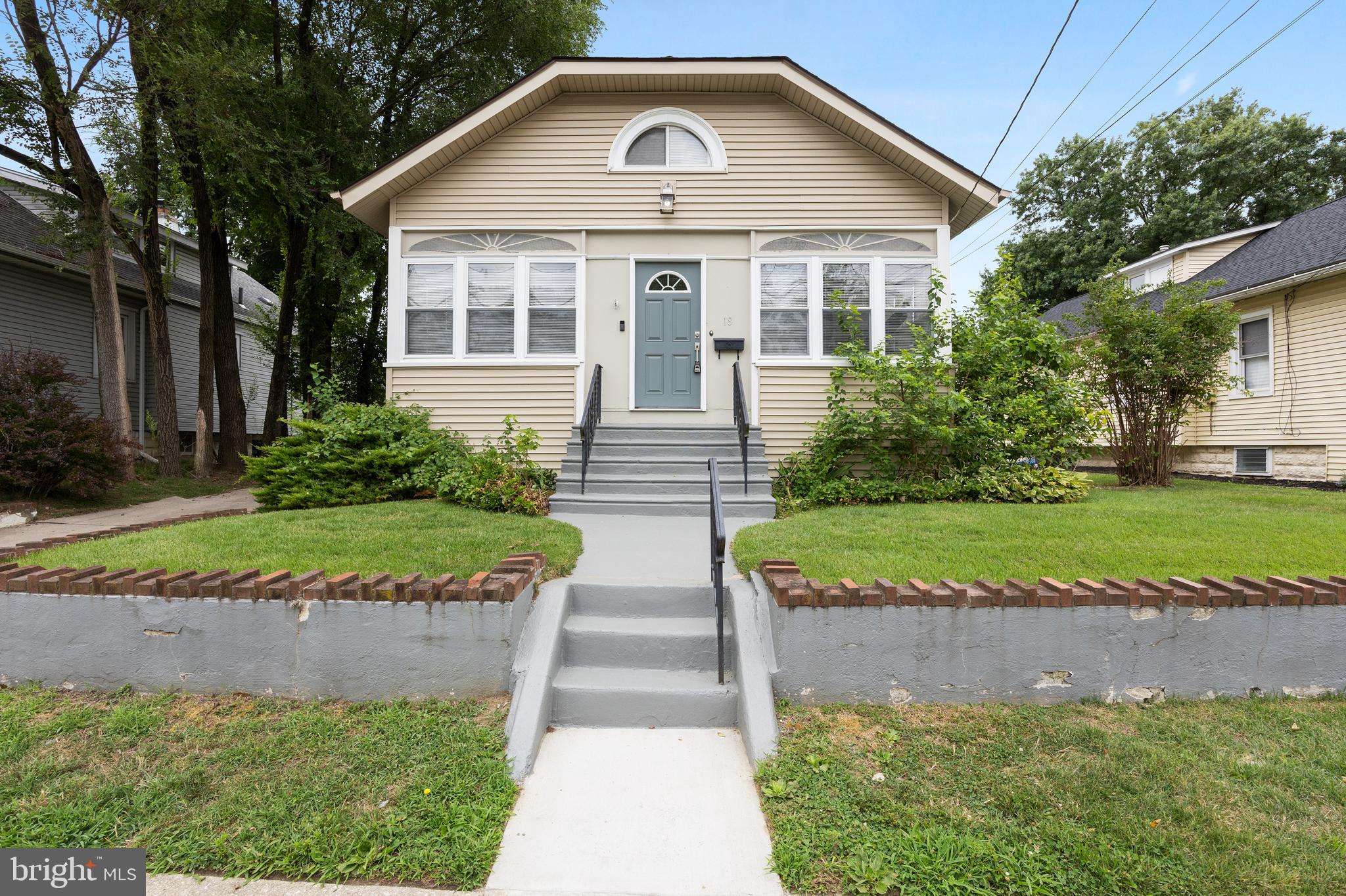 18 E Clinton Ave