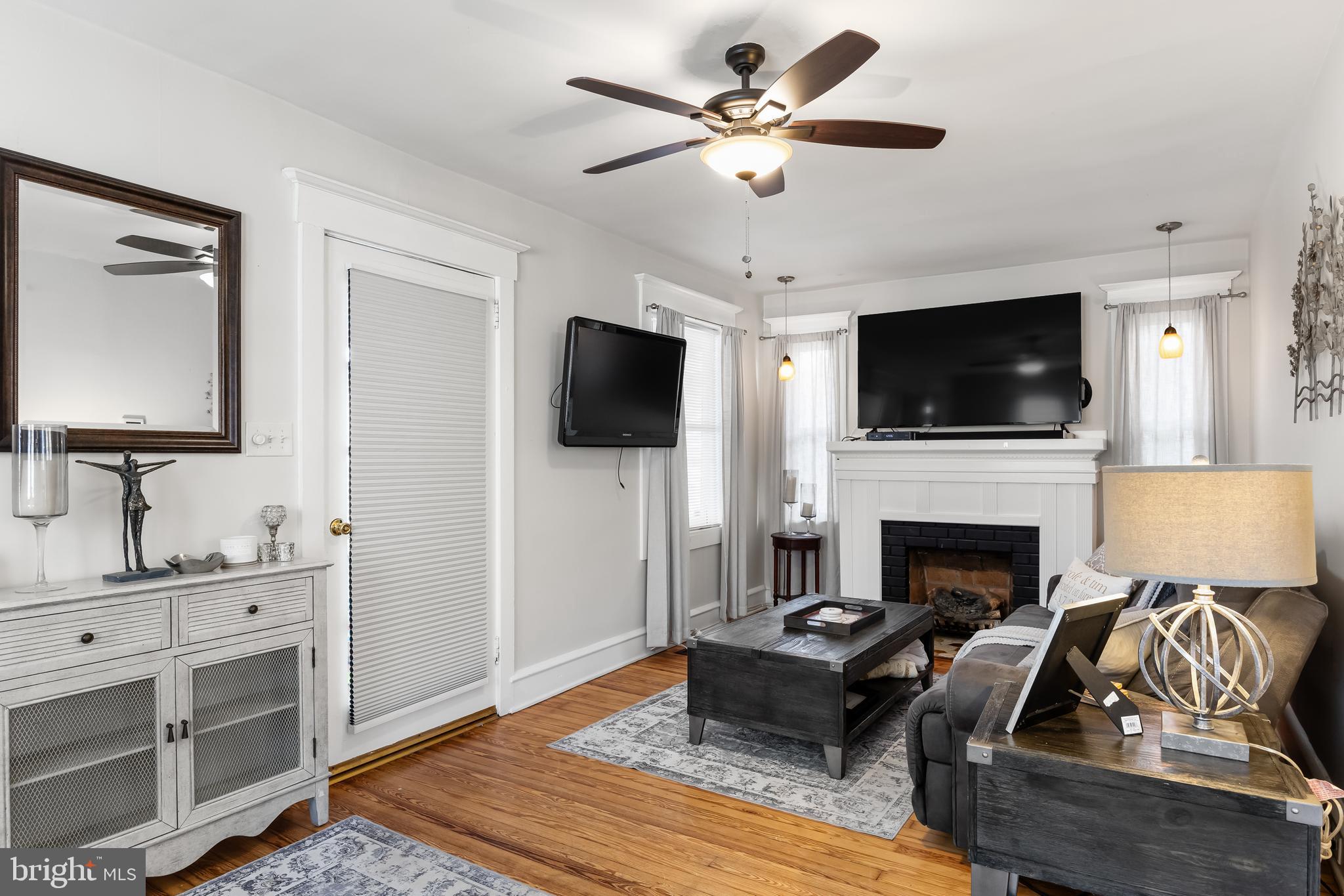 18 E Clinton Ave
