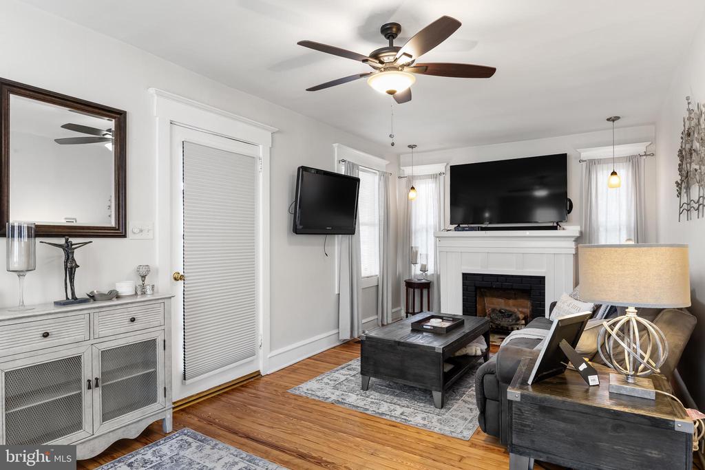 18 E Clinton Ave