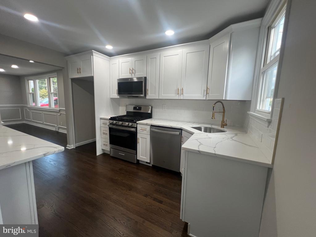 14 VAUGHN AVENUE