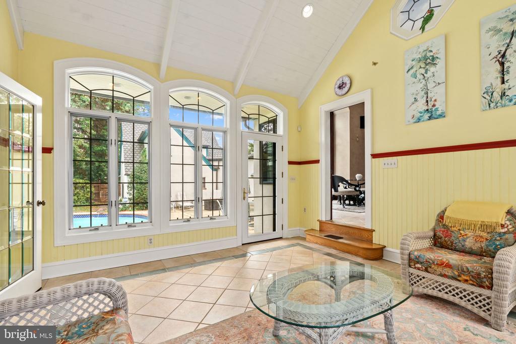 245 E KINGS HIGHWAY