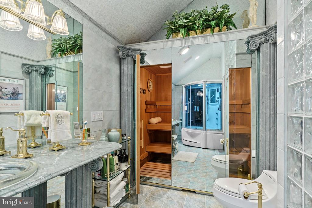 245 E KINGS HIGHWAY