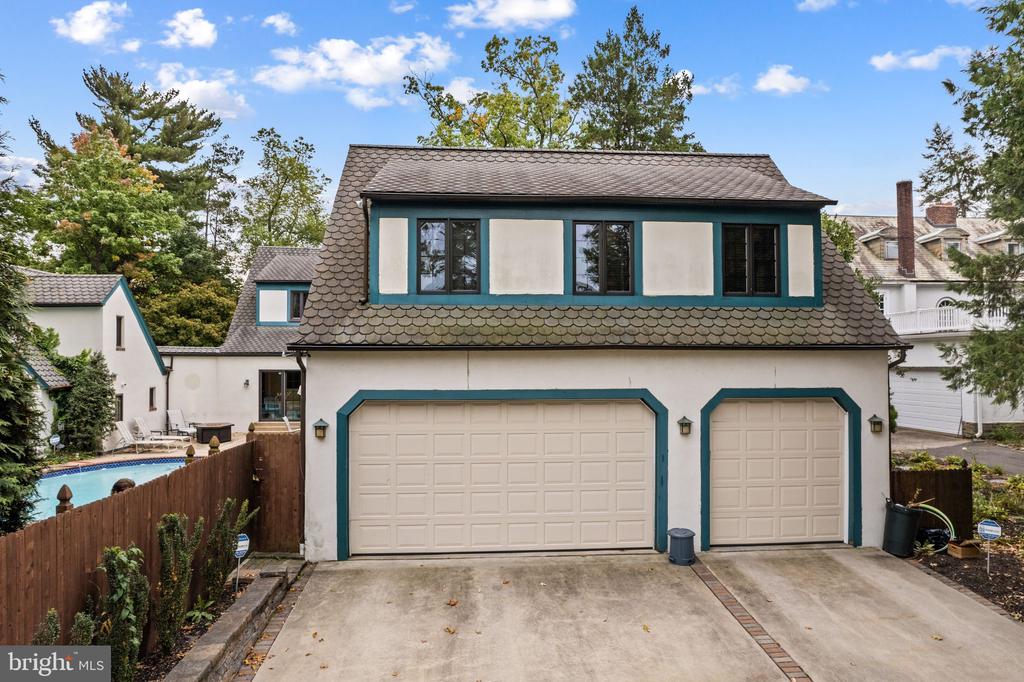245 E KINGS HIGHWAY