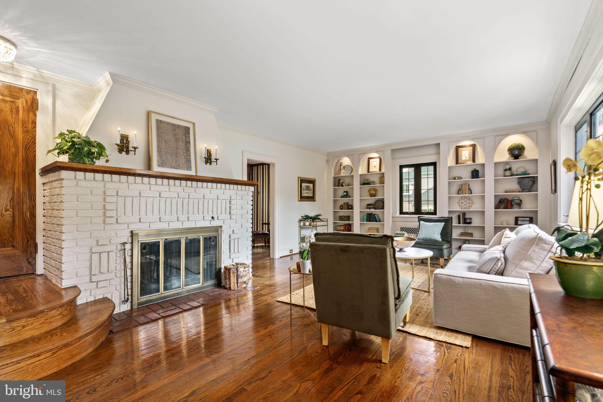 245 E KINGS HIGHWAY