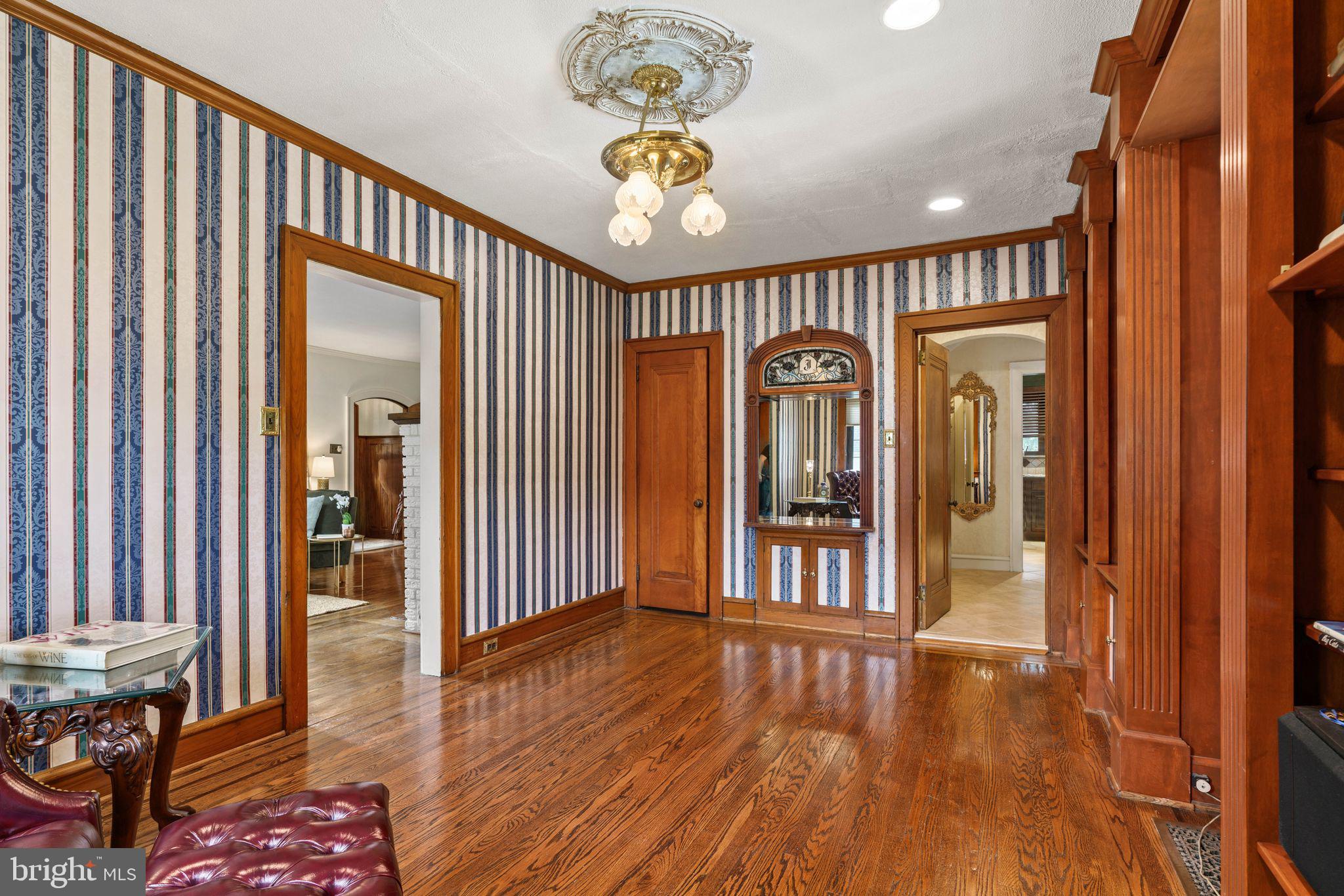 245 E KINGS HIGHWAY