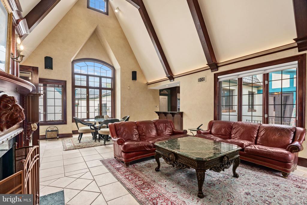 245 E KINGS HIGHWAY