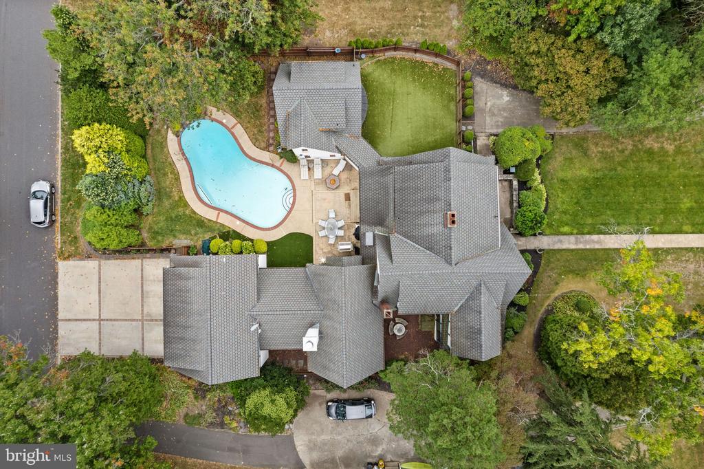 245 E KINGS HIGHWAY