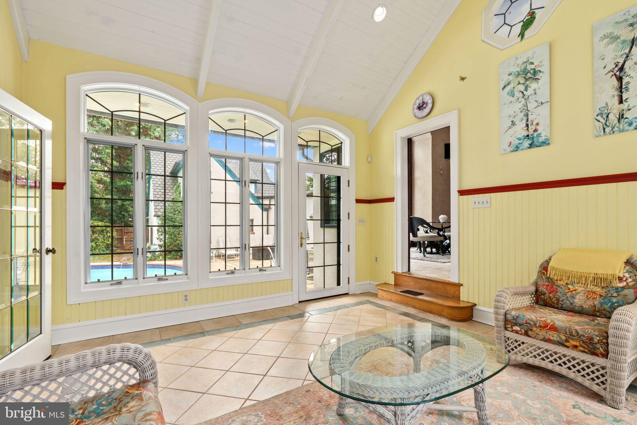 245 E KINGS HIGHWAY