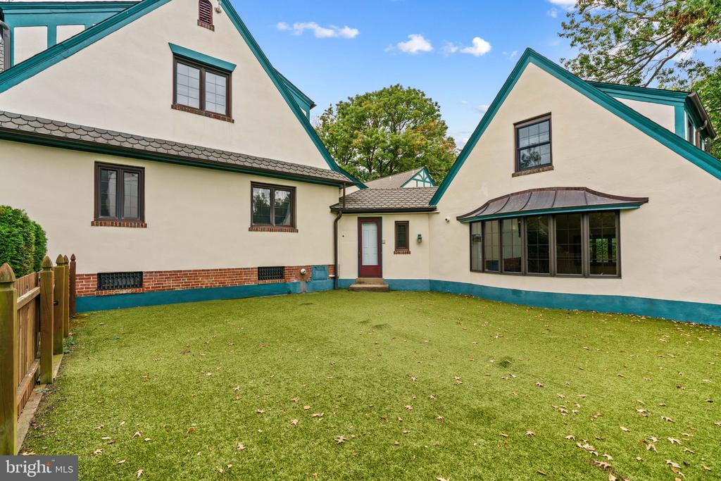 245 E KINGS HIGHWAY
