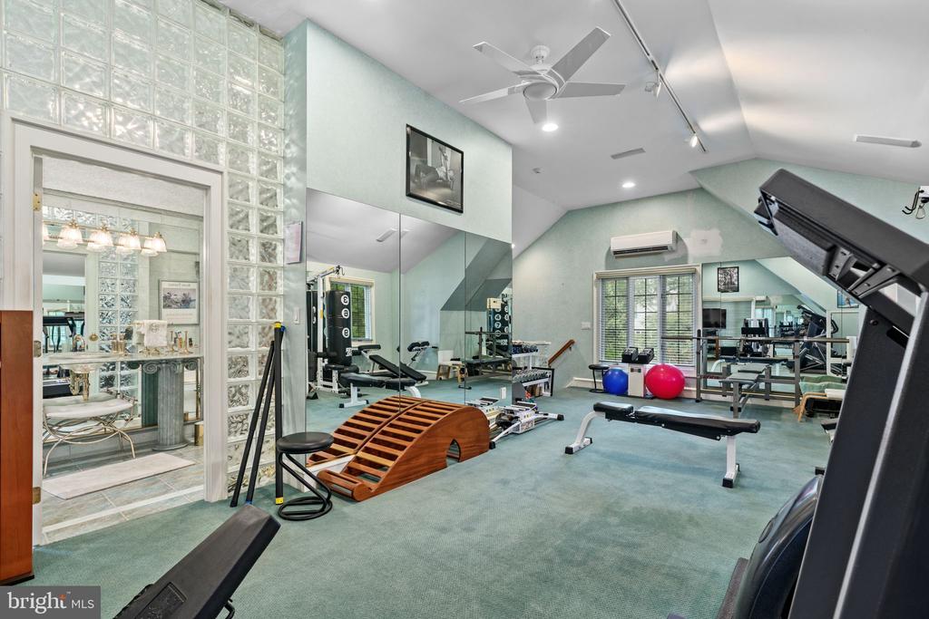 245 E KINGS HIGHWAY