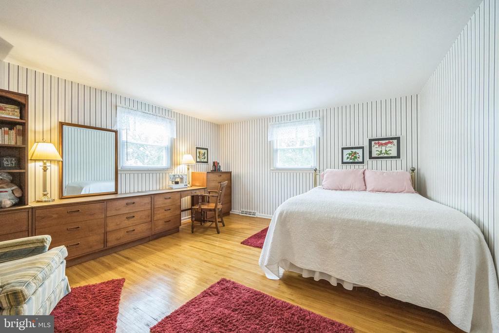 1132 HEARTWOOD DRIVE