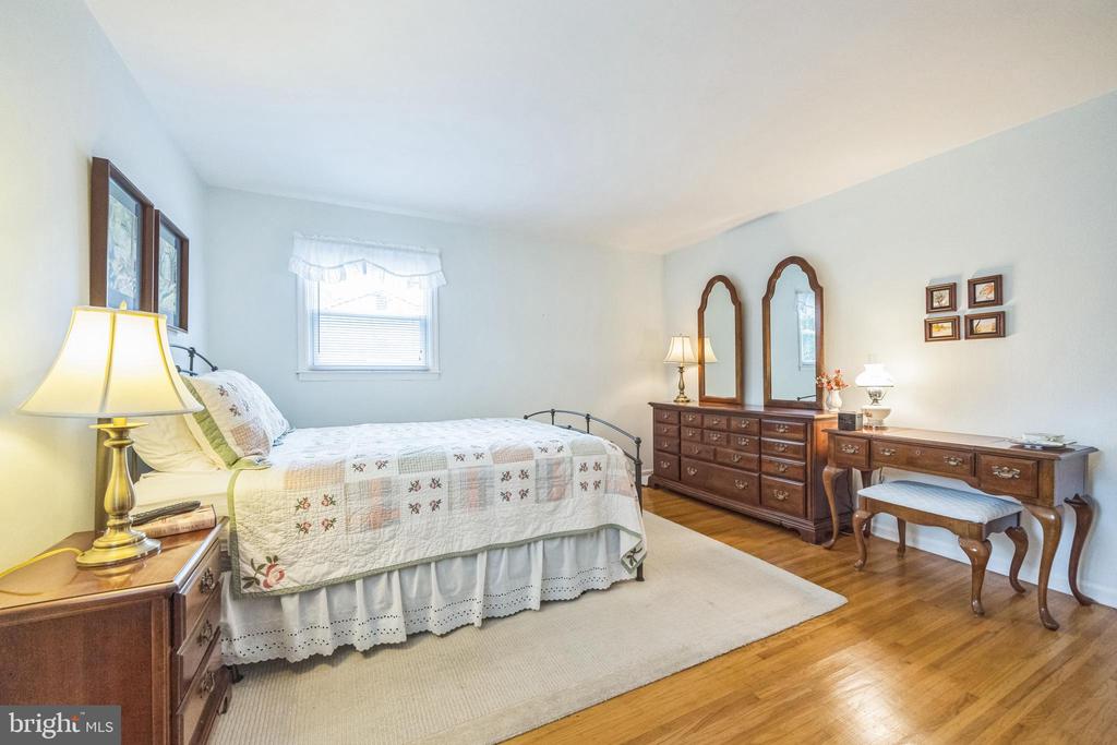 1132 HEARTWOOD DRIVE