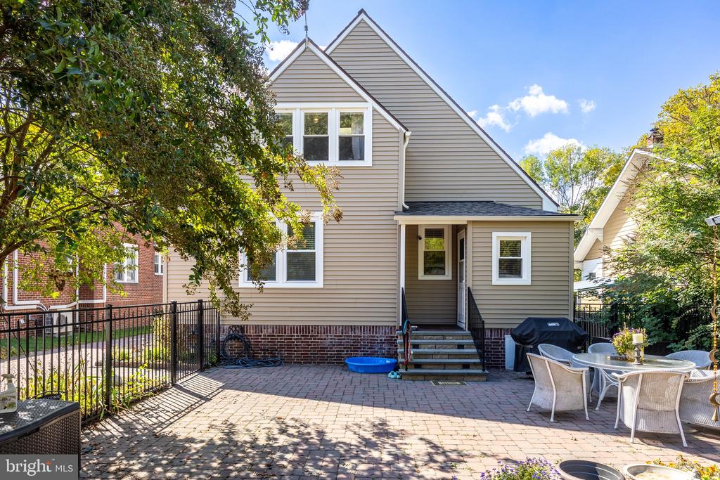 809 AMHERST ROAD