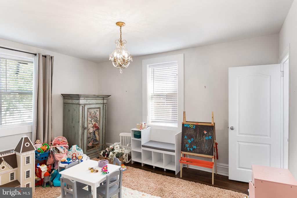 809 AMHERST ROAD