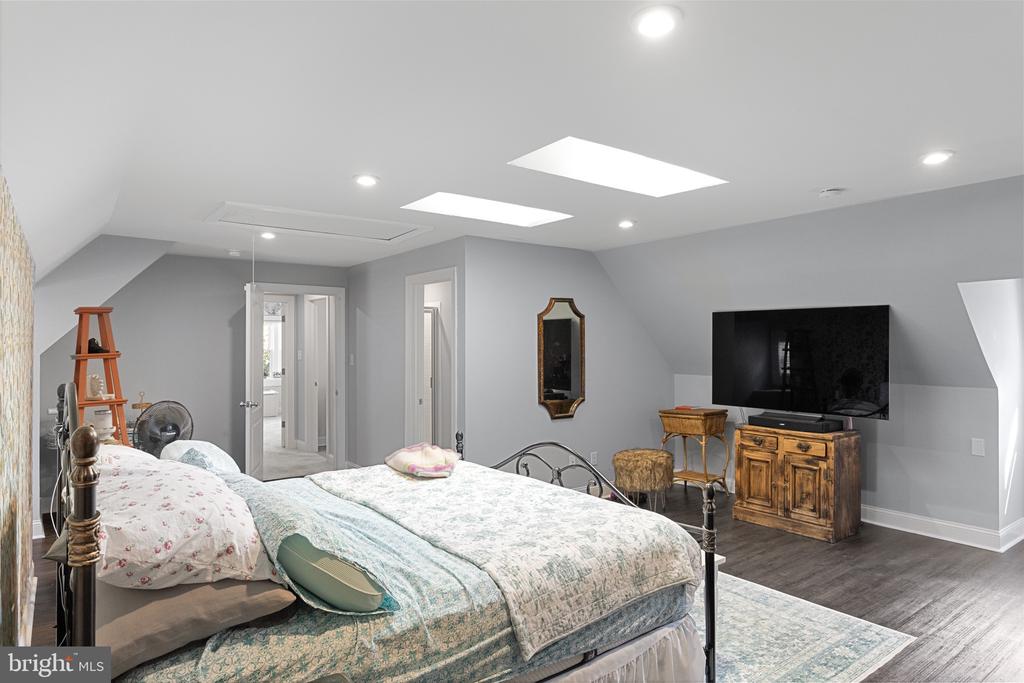 809 AMHERST ROAD