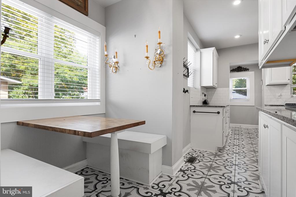 809 AMHERST ROAD