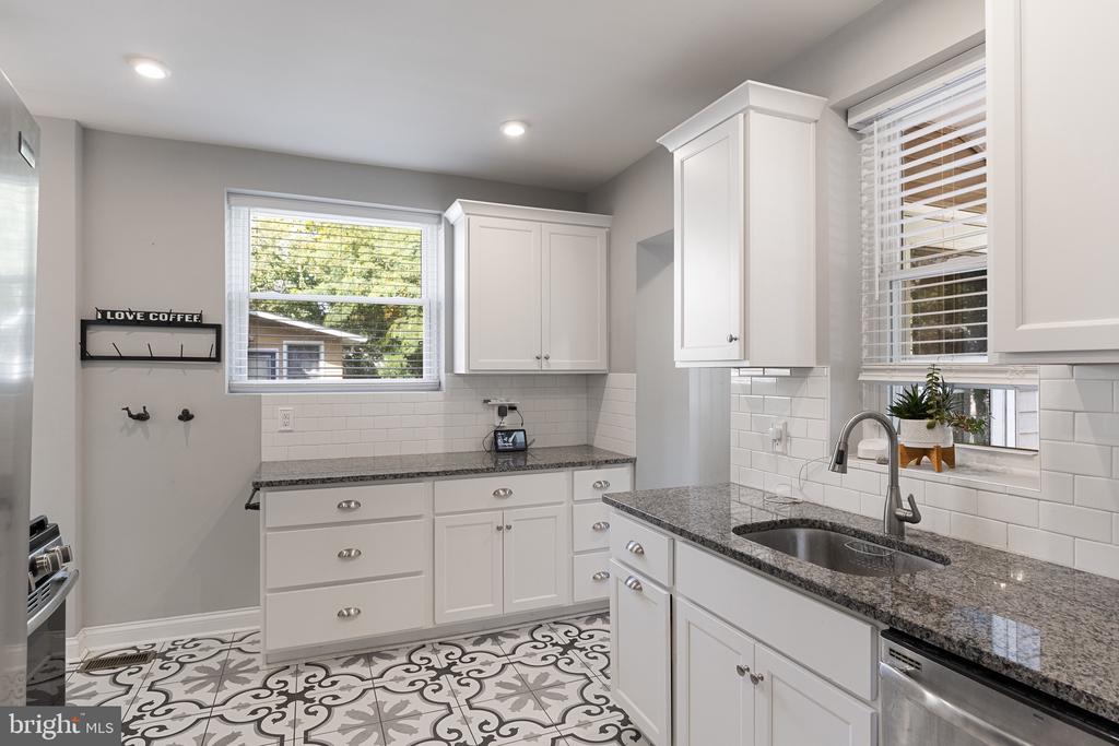 809 AMHERST ROAD