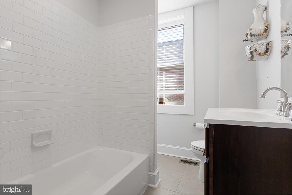 809 AMHERST ROAD