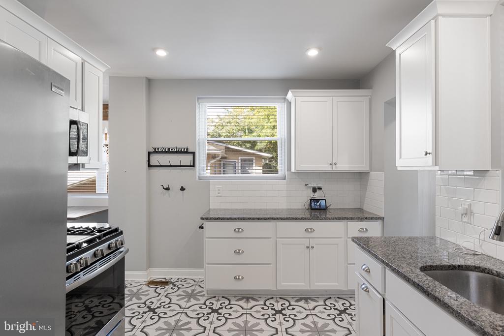 809 AMHERST ROAD