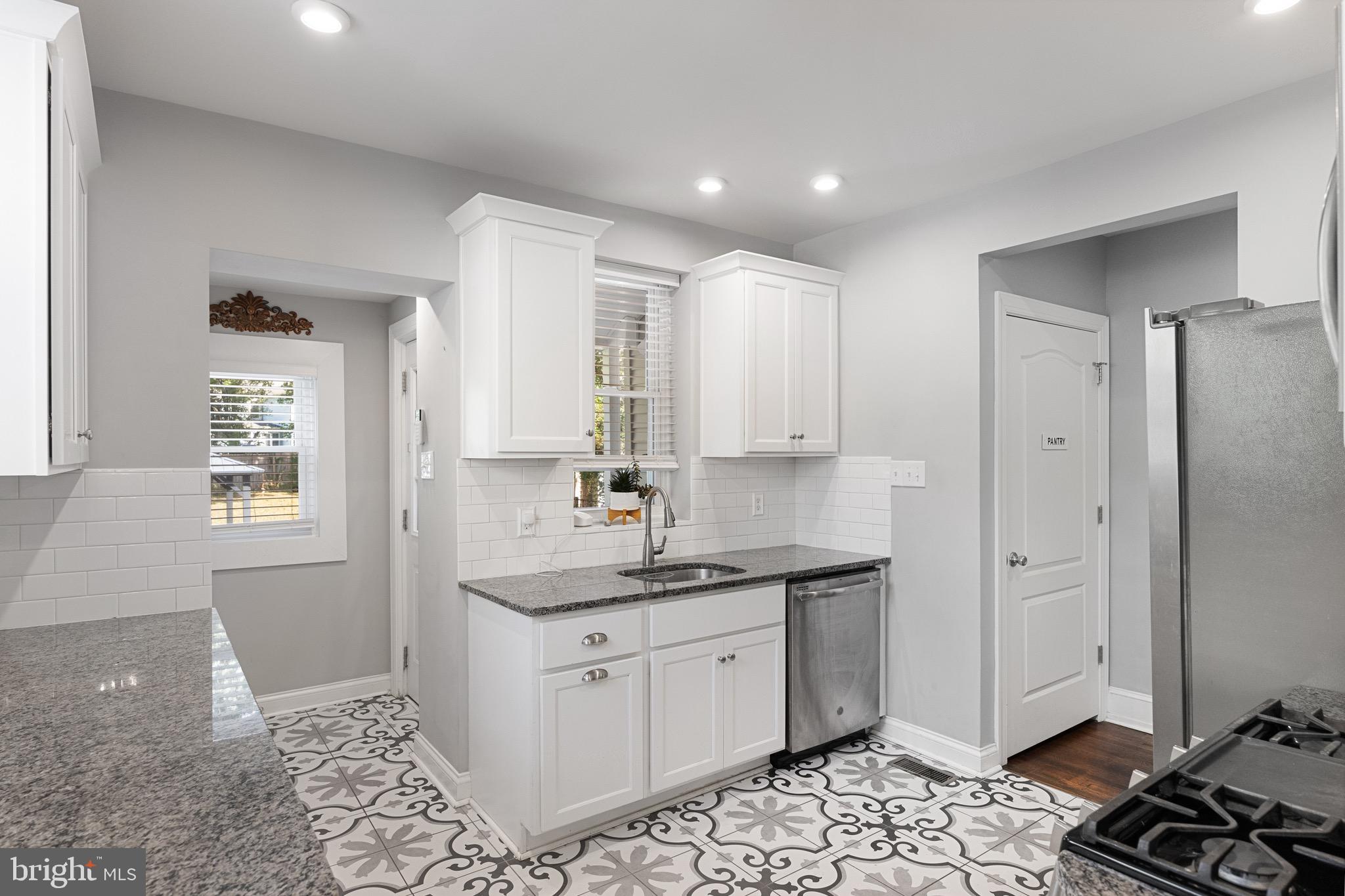 809 AMHERST ROAD