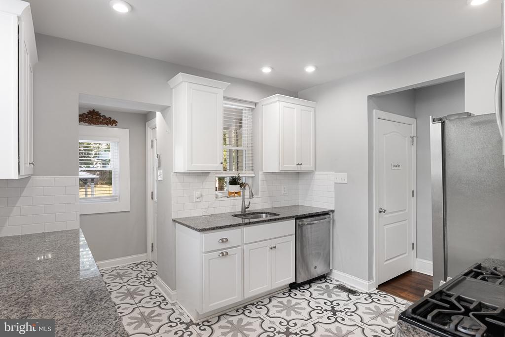 809 AMHERST ROAD