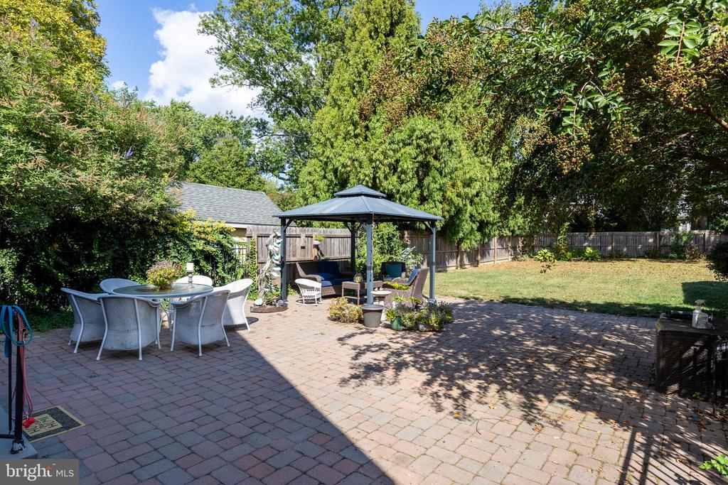 809 AMHERST ROAD