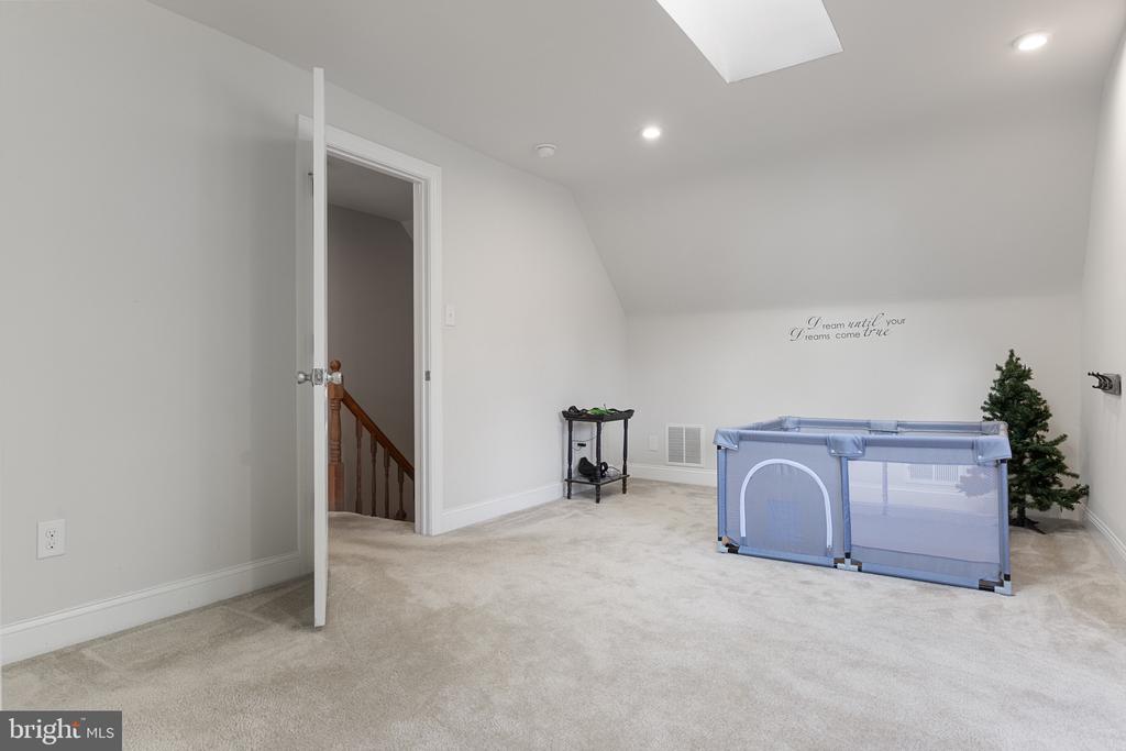 809 AMHERST ROAD