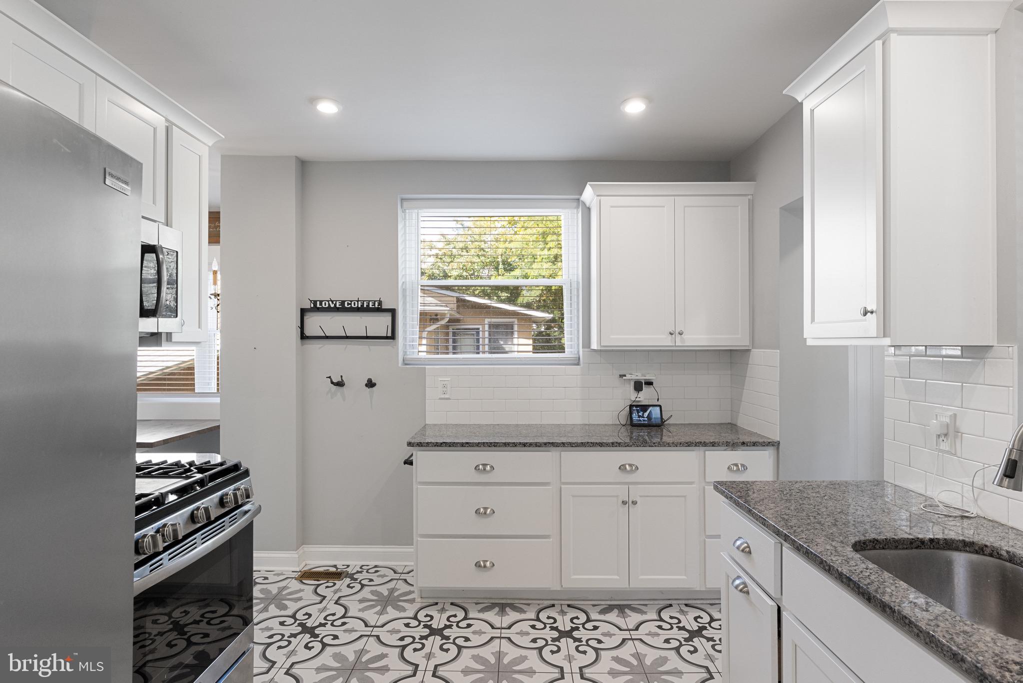 809 AMHERST ROAD