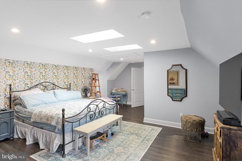 809 AMHERST ROAD