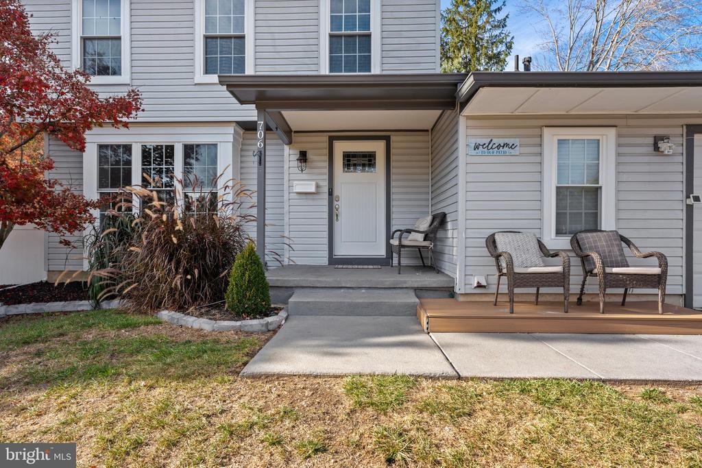 706 SYCAMORE COURT