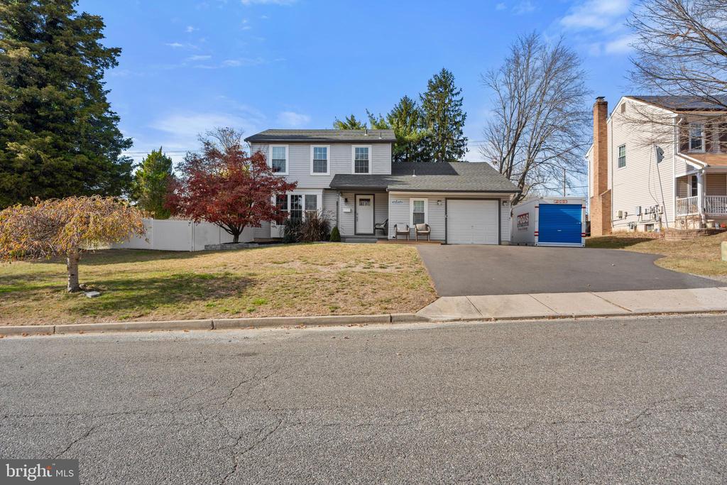 706 SYCAMORE COURT