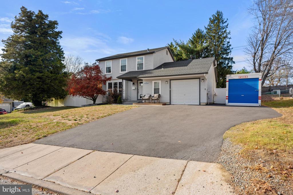 706 SYCAMORE COURT