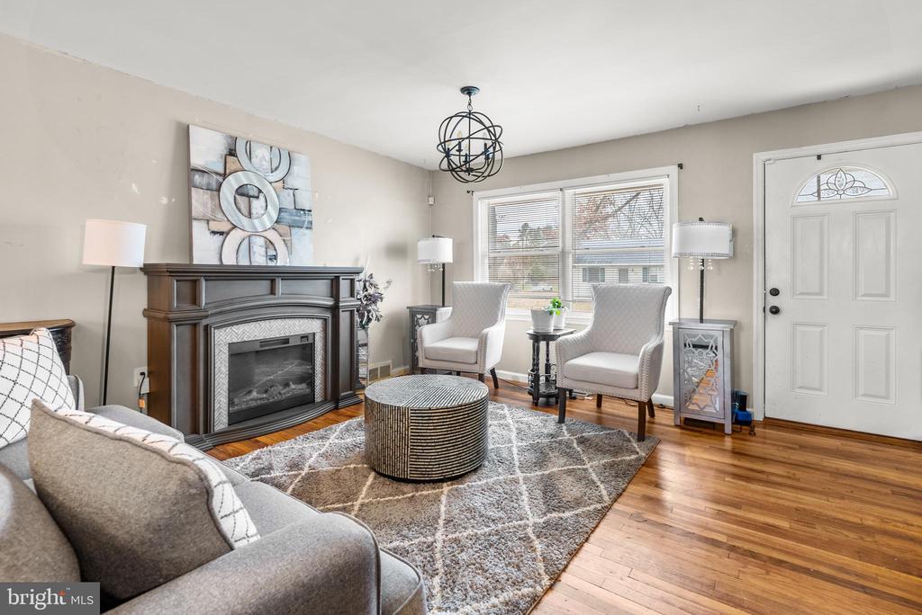 103 W Woodburn Ave