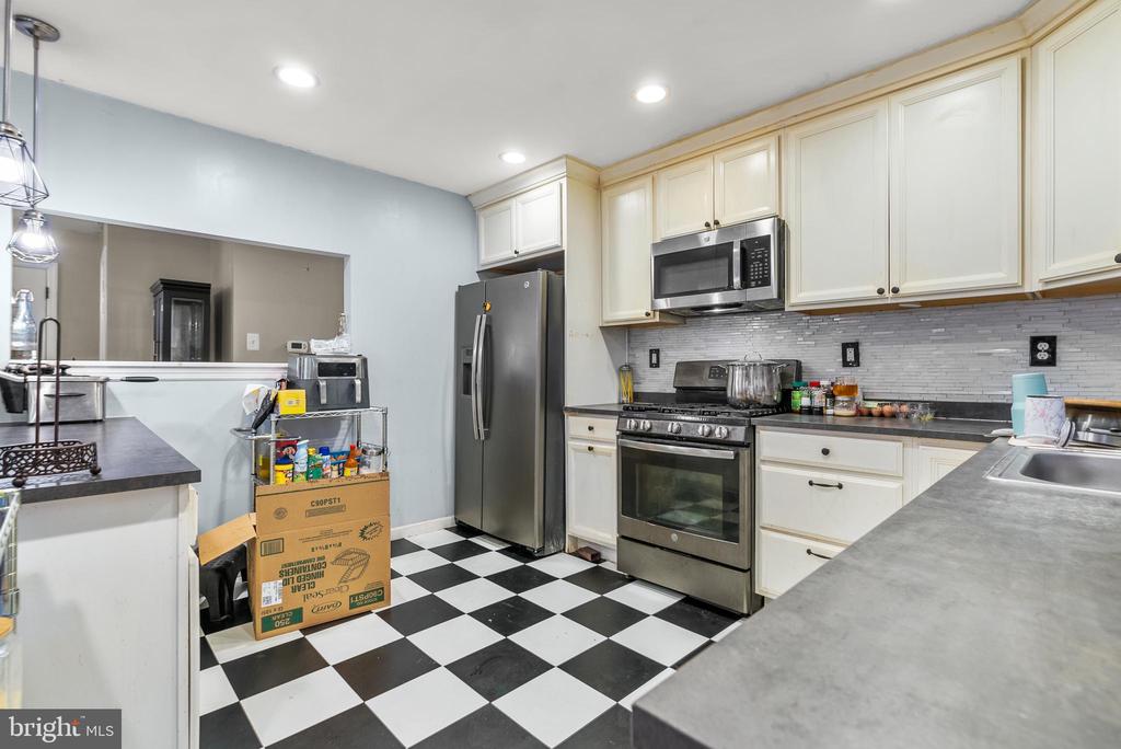 103 W Woodburn Ave