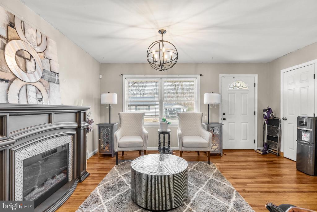 103 W Woodburn Ave