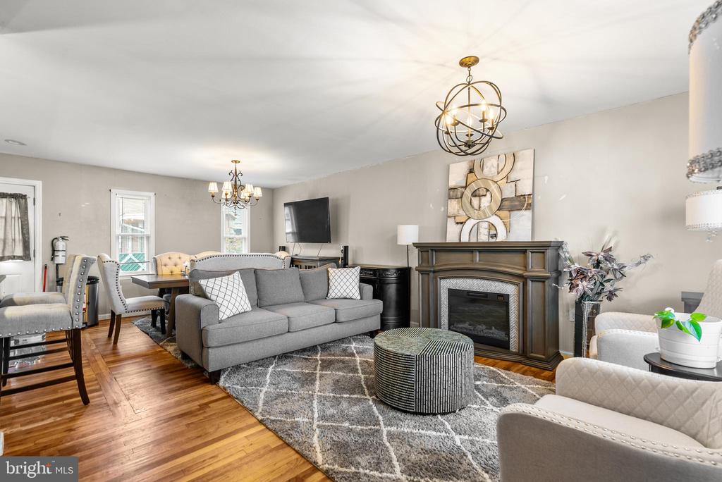 103 W Woodburn Ave
