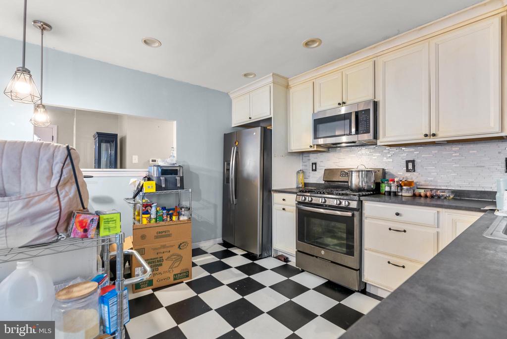 103 W Woodburn Ave