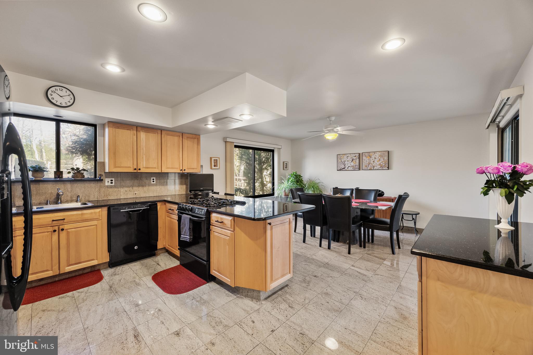 10 Rollingwood Dr