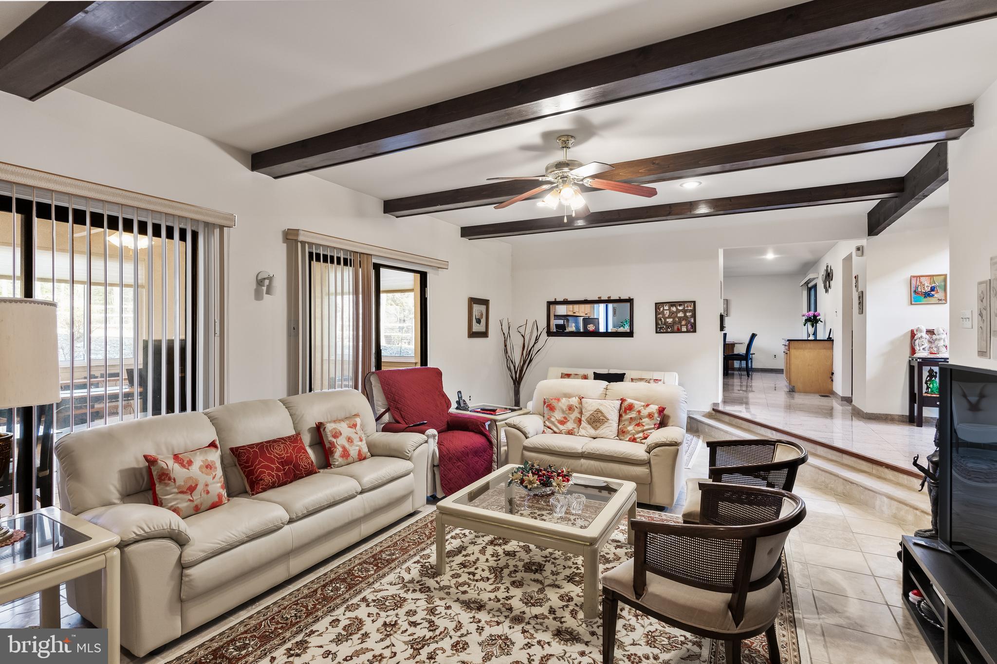 10 Rollingwood Dr